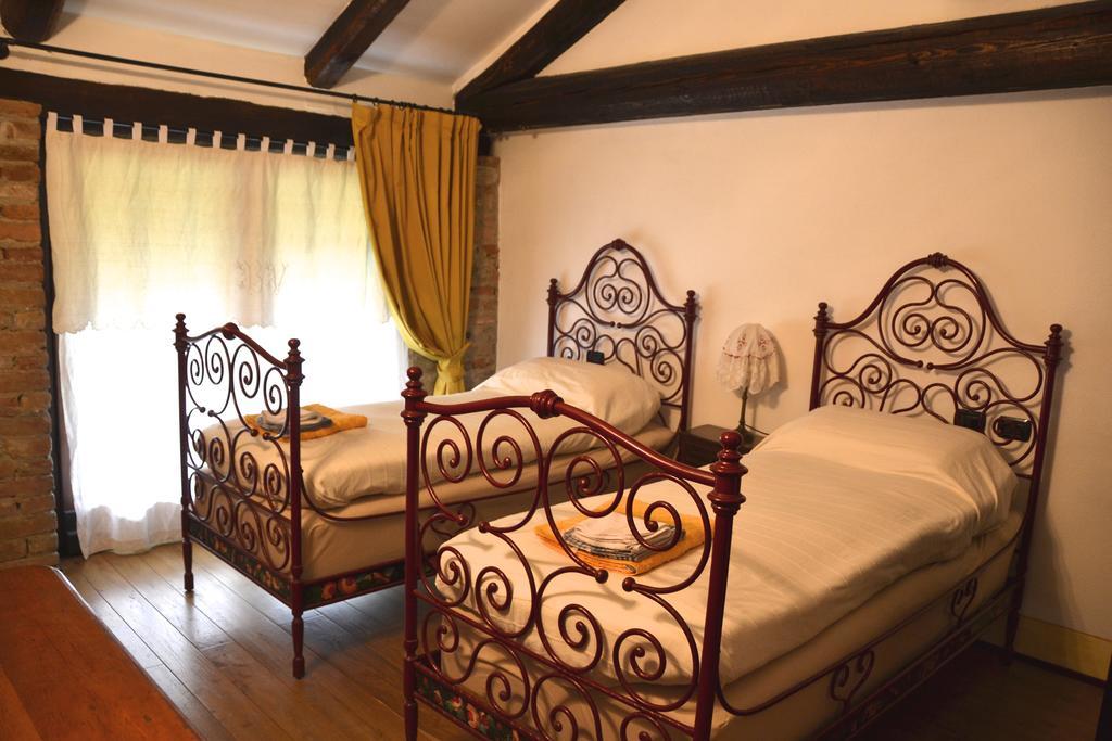 Agriturismo La Pieve Dogliani Habitación foto